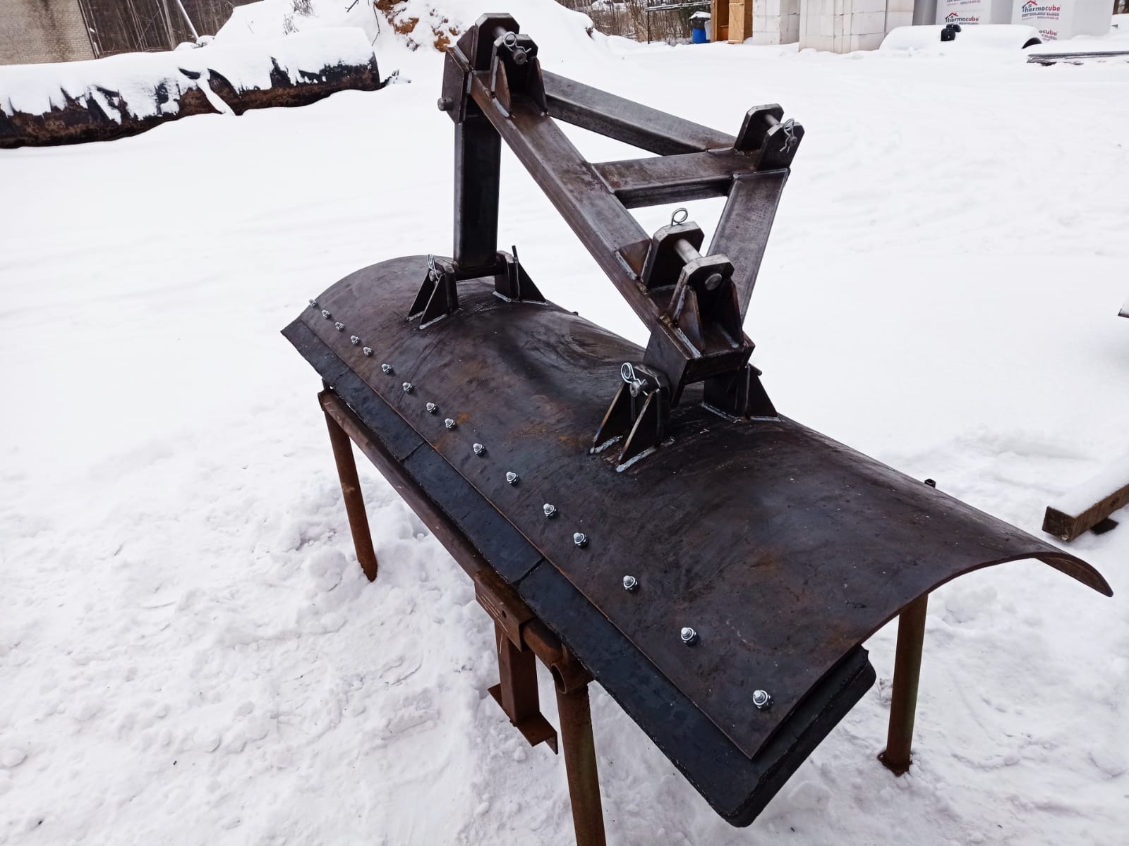 Конструкция тракторной лопаты для снега